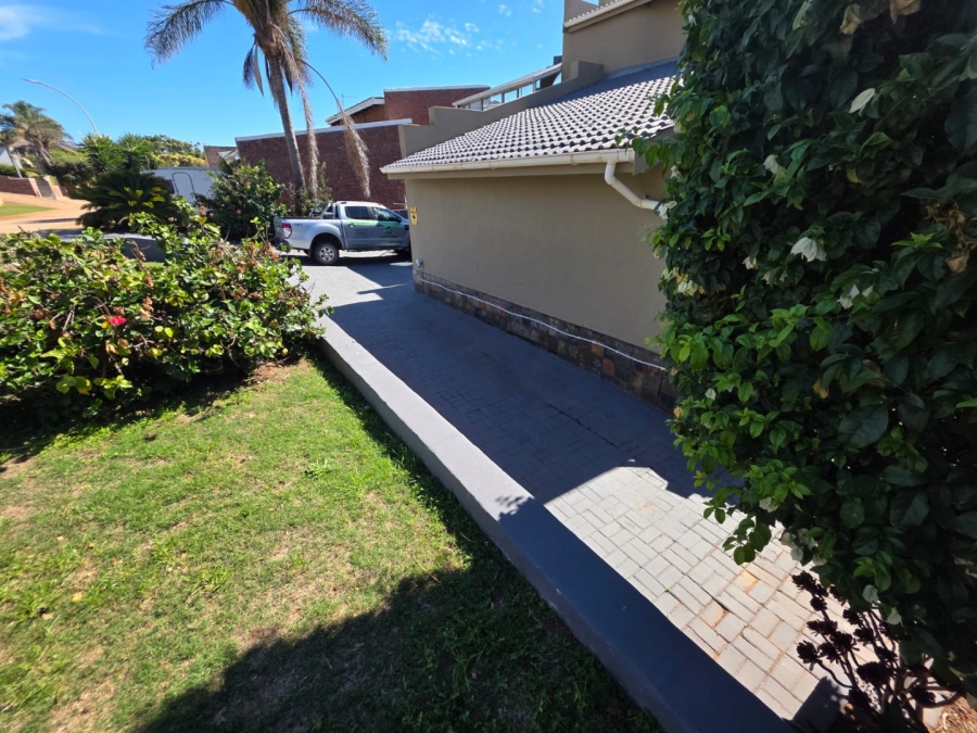 4 Bedroom Property for Sale in Wavecrest Eastern Cape